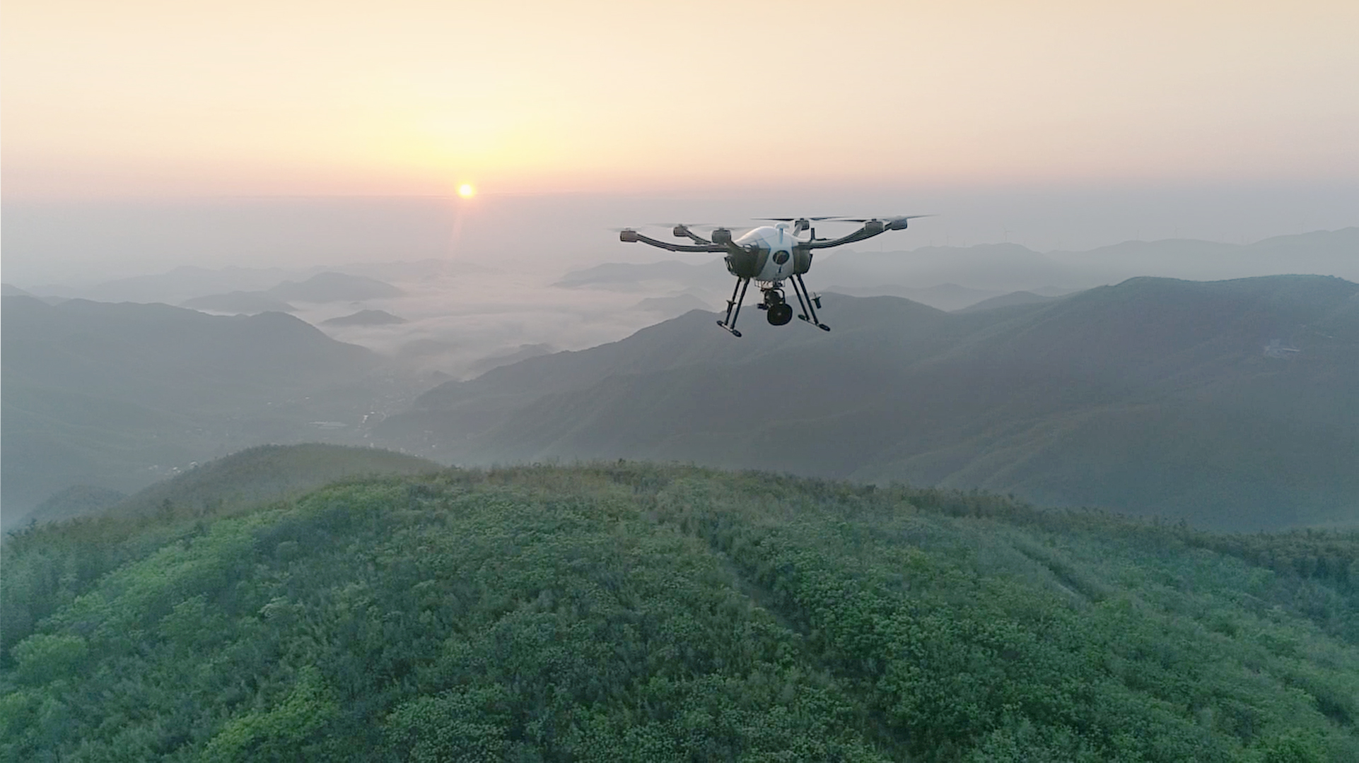 The HydroCopter 4 flies 30km over the sea for the first time