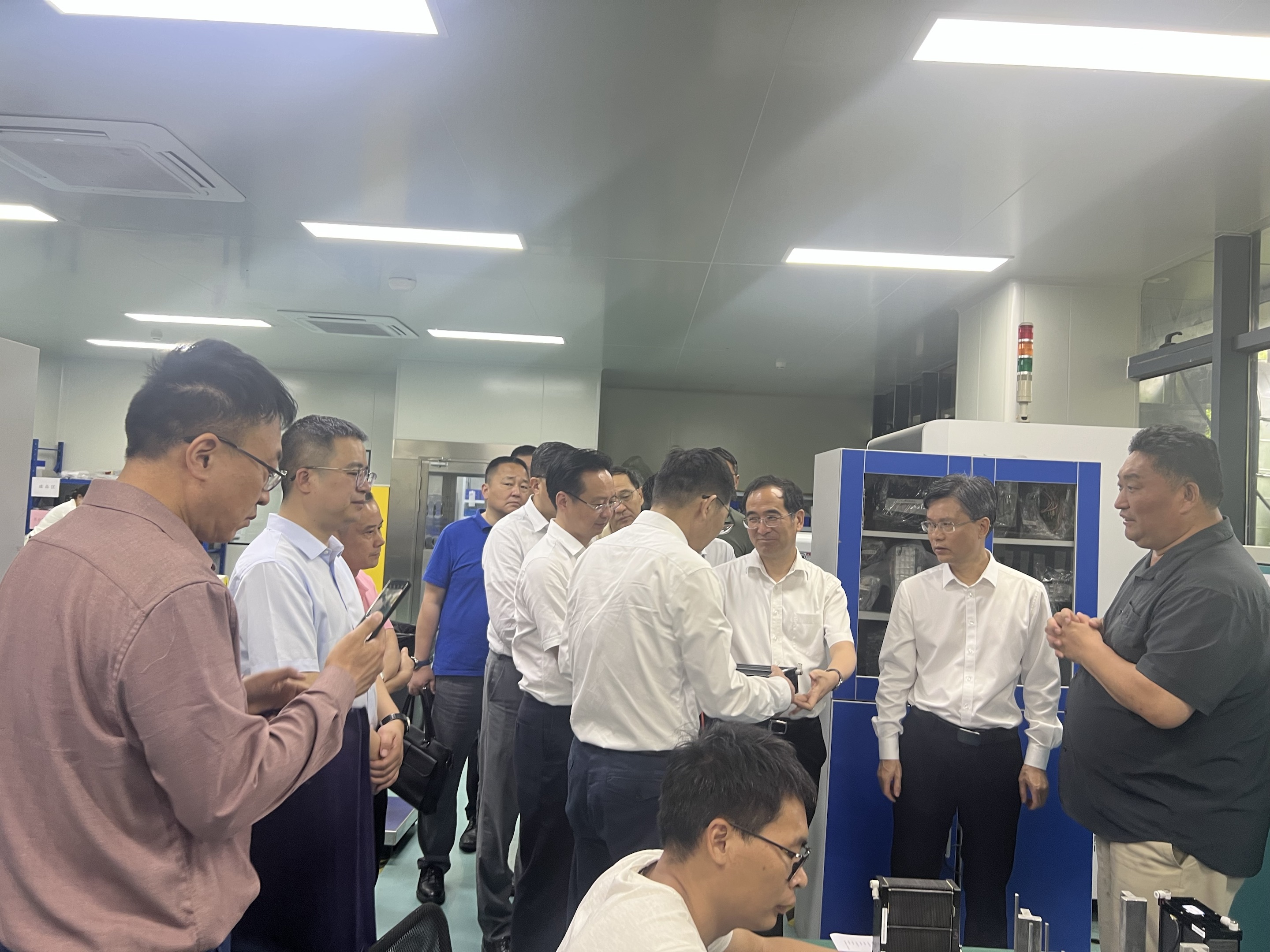 Zhejiang Provincial Leaders Visited for Research