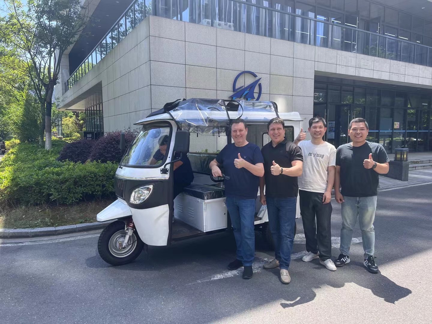 Australian customers praise the hydrogen-electric tricycle
